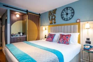 hotel indigo chester standard bedroom