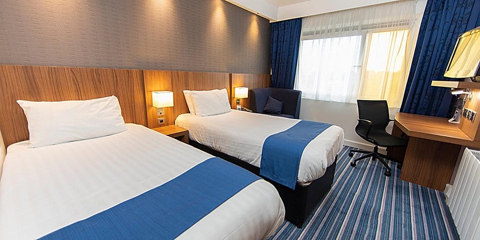 holiday inn express chester racecourse family rooms